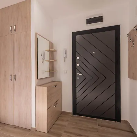Maxy - 2bedroom & Parking דירה *
