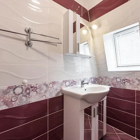 Ruby Apartments - 2Br & Parking